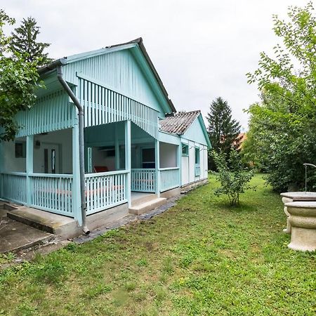 Отель Penge Bungalok Балатональмади Экстерьер фото